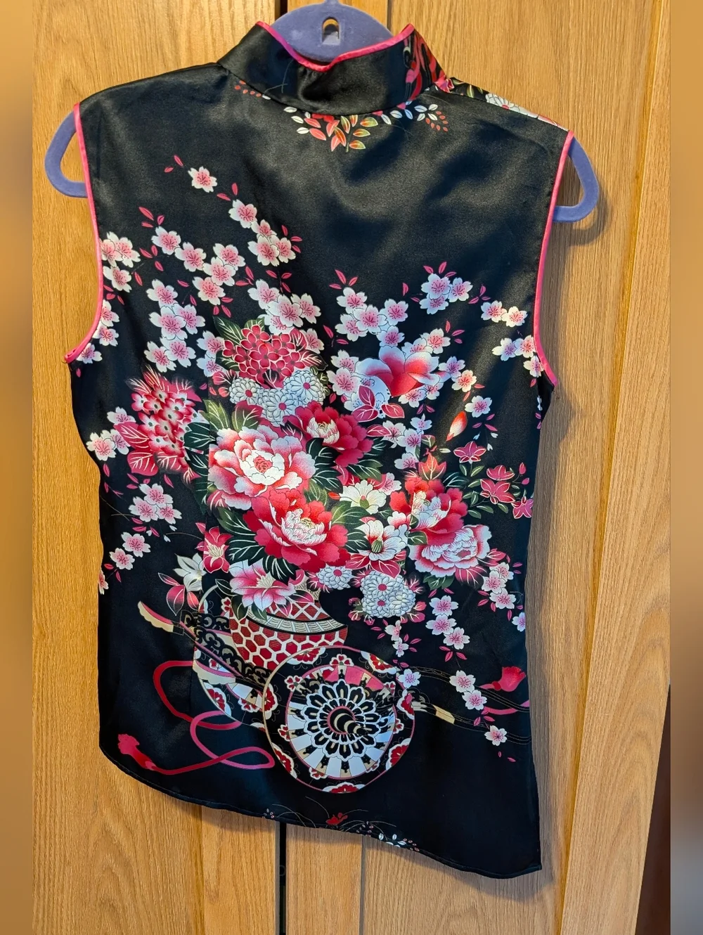 Sleeveless Black Floral Satin Mandarin Tunic with Pink Trim - Picture 4 of 5